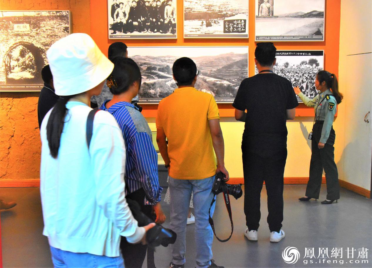游客走进榜罗镇会议纪念馆参观学习 榜罗镇会议纪念馆供图