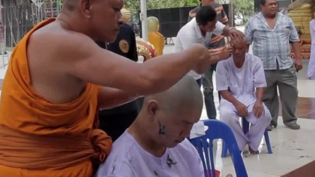 泰国人出家为僧时，眉毛为何也会被剃掉？