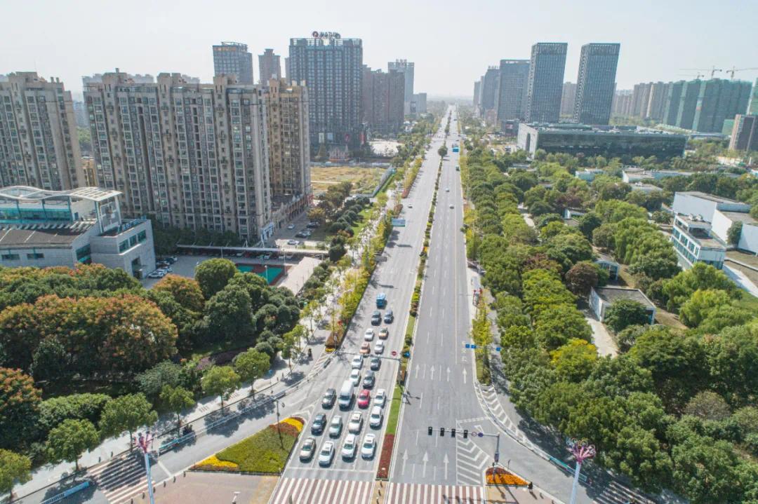 嘉善大道(人民大道-世纪大道)位于嘉善县罗星街道,嘉善大道南起世纪