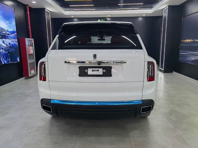 劳斯莱斯库里南suv:彰显身份的奢华suv