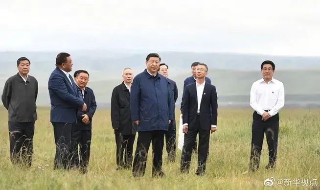 ▲习近平总书记在中农发山丹马场调研祁连山生态环境保护工作