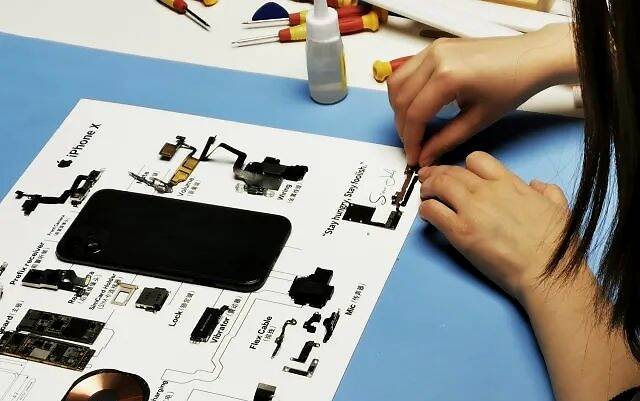 退休的iPhone不要扔!从「割肾」到「上墙」,见证苹果的10年变迁