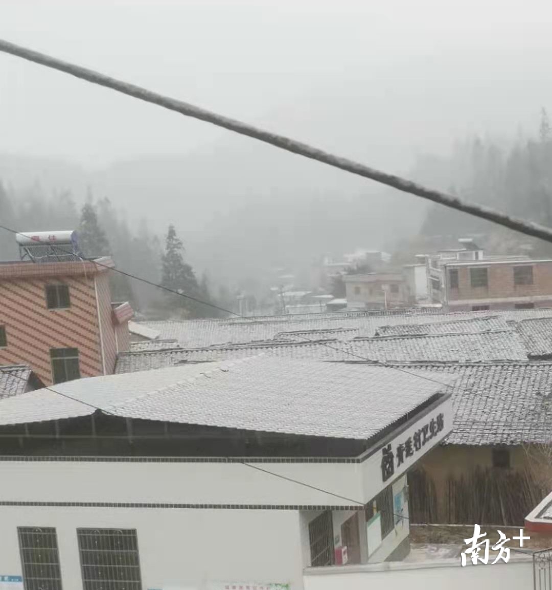 冰雪奇缘！时隔五年韶关市区再下“雪”，多地出现绝美“冰挂”
