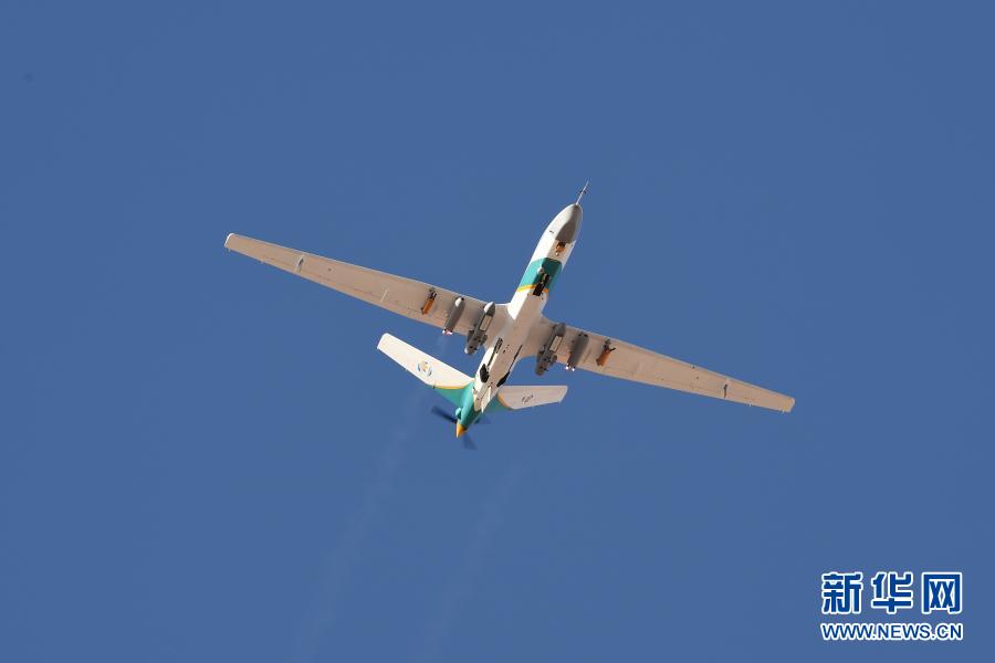 1月6日，人工影响天气无人机“甘霖-I”在甘肃省金昌市上空盘旋。新华社记者 范培珅 摄