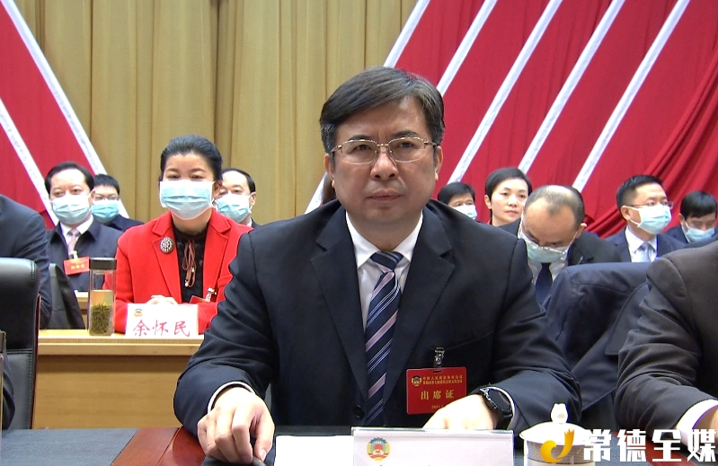 ▲常德市委副书记、市长邹文辉出席会议