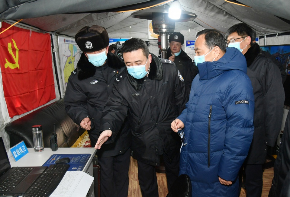 张雷在调研检查疫情防控工作时强调严把输出关口强化农村防控坚决防止