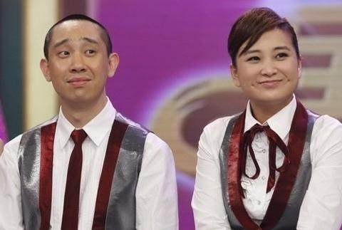 冯巩贾玲罕同框!亲密互动破不和传闻