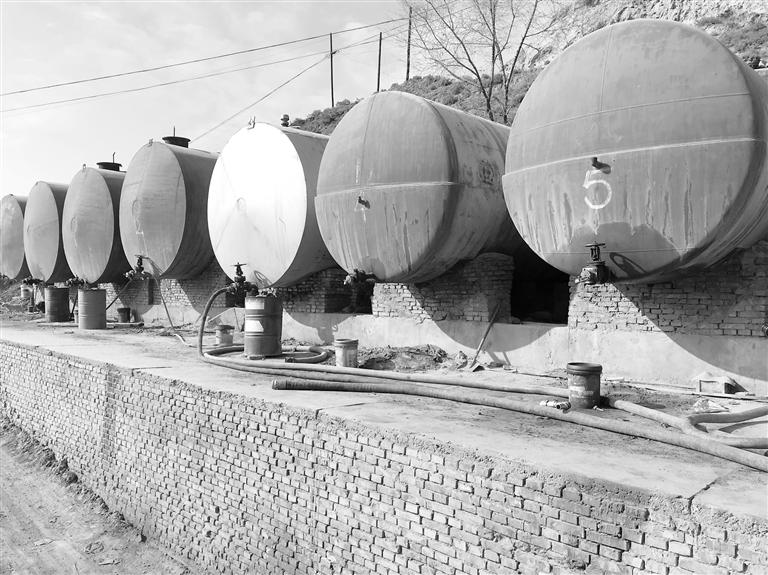 这些油罐里装满了柴油