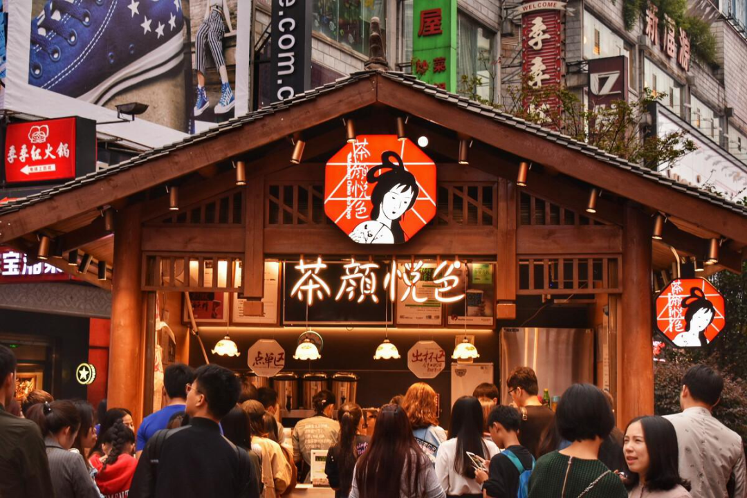 2020年4月,茶颜观色以侵犯商标权为由起诉茶颜悦色,但被法院驳回.