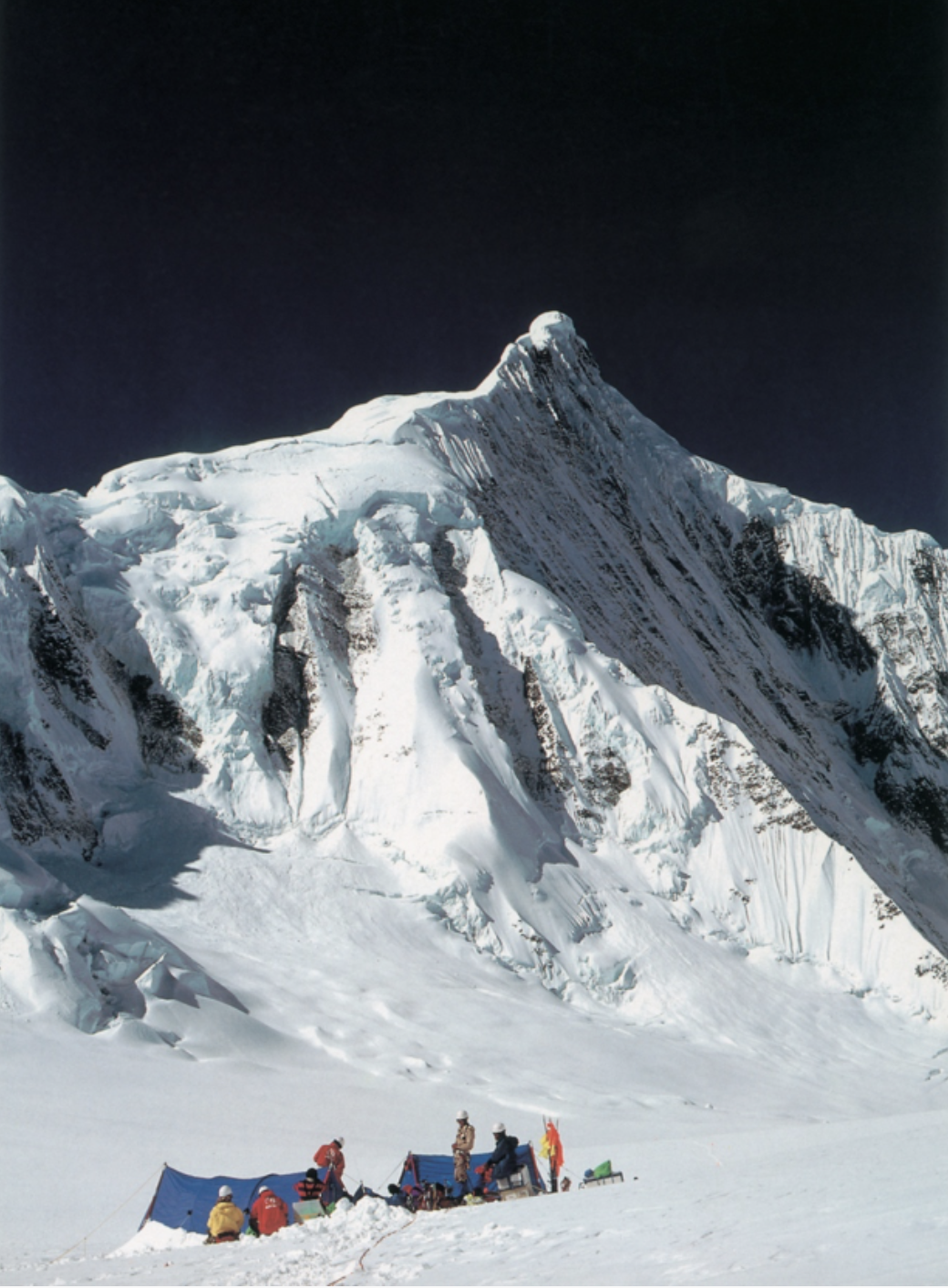 从二号营地眺望梅里雪山封顶(摄影:遇难登山队员)
