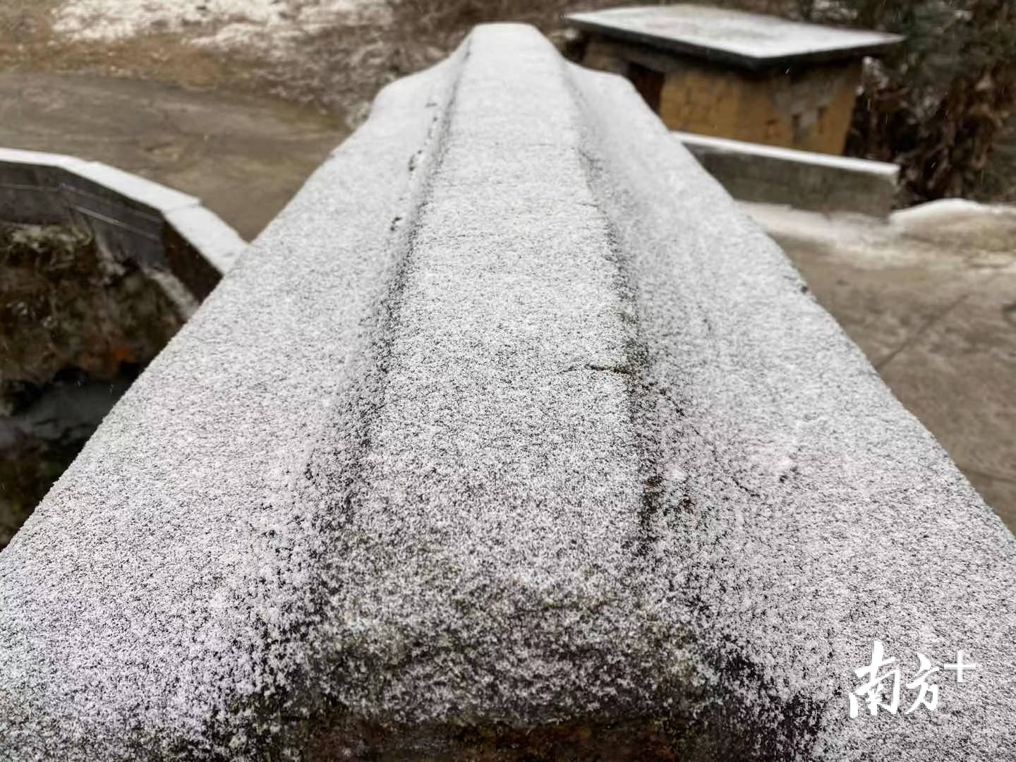 冰雪奇缘！时隔五年韶关市区再下“雪”，多地出现绝美“冰挂”
