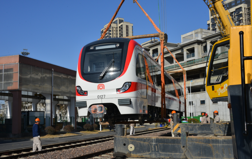 喜提新车合肥地铁1号线首列增购列车运抵珠江路车辆段