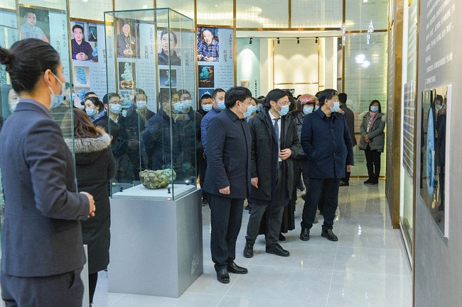 再铸文旅新名片 卓尔绿松石小镇盛大开街