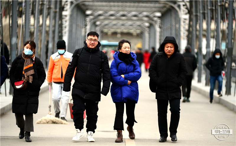 强冷空气来速冻兰州人全副武装迎击