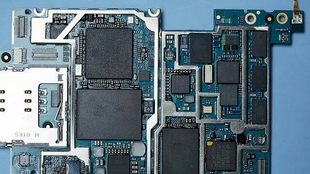 退休的iPhone不要扔!从「割肾」到「上墙」,见证苹果的10年变迁