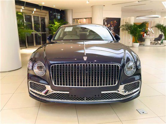 21款宾利飞驰v8首发限量现车优惠20万