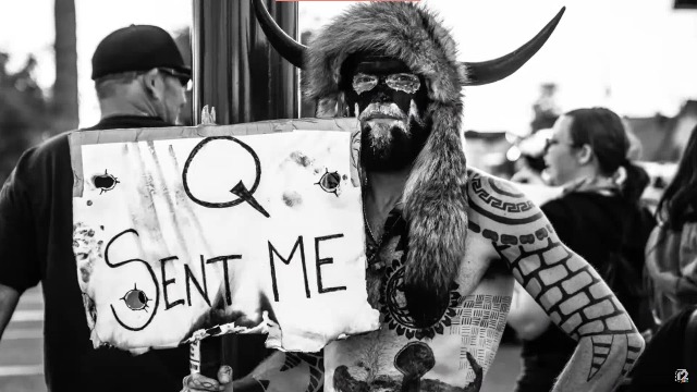 美国国会骚乱后,一名cosplay牛头人战士的男子被警方通缉