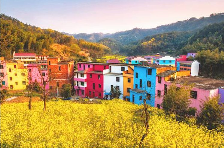 诗画浦江水墨前吴以多元化产业带动乡村经济