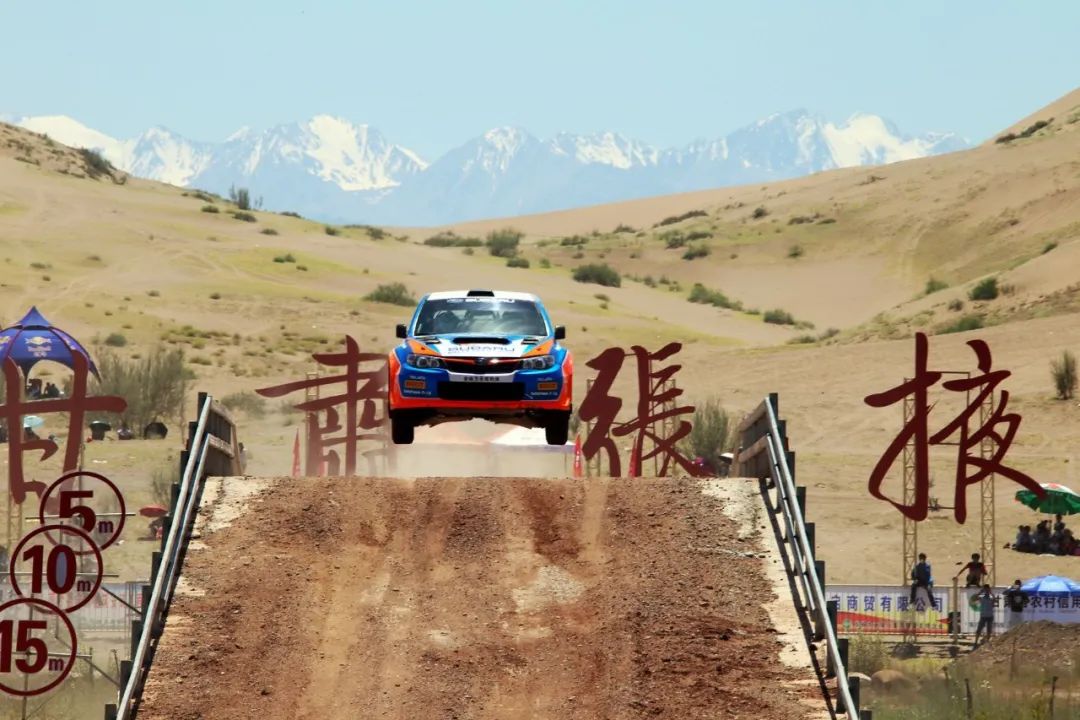 ▲张掖&middot;中国汽车拉力锦标赛精彩瞬间（沙漠公园赛段）