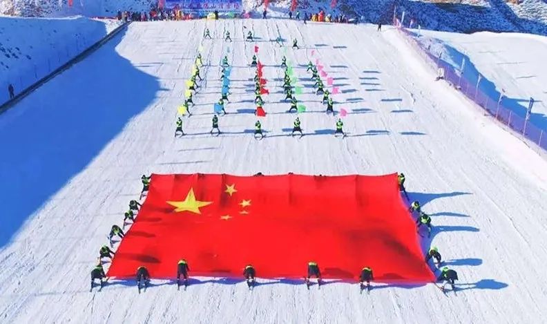 ▲冰雪嘉年华让游客共享冰雪乐趣