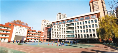 2020年12月24日拍摄的西安雁塔路小学校园