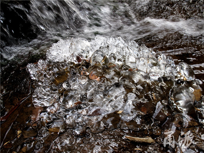 46——每件天然的冰雕作品晶莹剔透、玲珑可爱.jpg