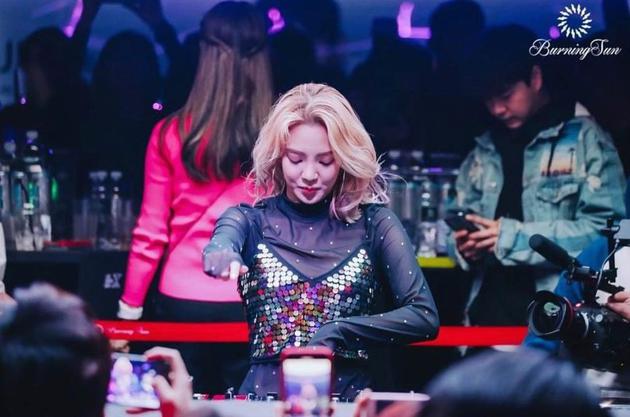 李孝渊在burningsun夜店打碟
