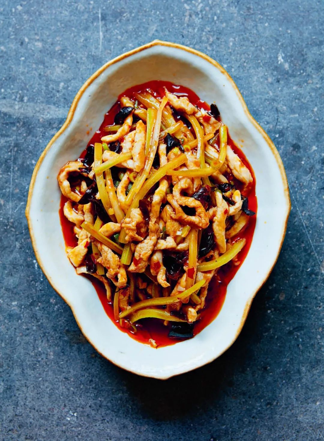 旅游>赏味>正文>△鱼香肉丝/《川菜》图书作者拍摄图片普通四川人家最