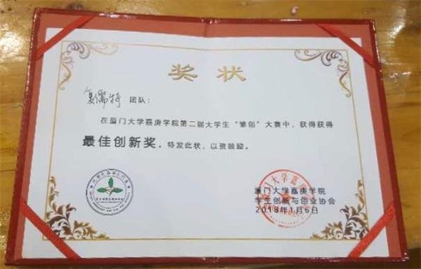 2019年底起,邓小忠上抖音帮助麻阳果农在厦门大学"我知盘中餐"平台卖