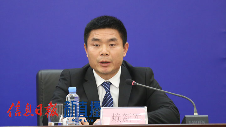 新余市委宣传部驻水西镇河坪村第一书记赖新军