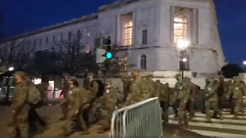 现场实拍：美军向华盛顿大举增兵 持续有士兵进城