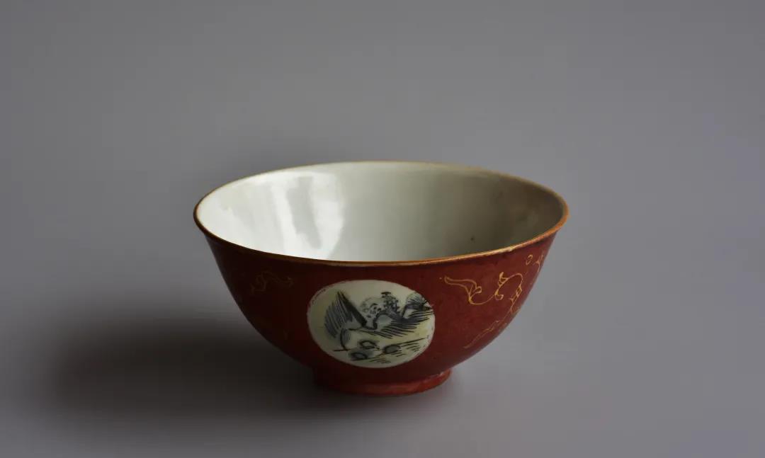 清 · 嘉庆款矾红瓷碗 三级文物