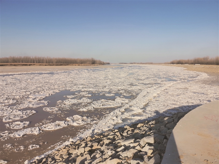 黄河淄博段今冬首现封河 冰厚达12厘米