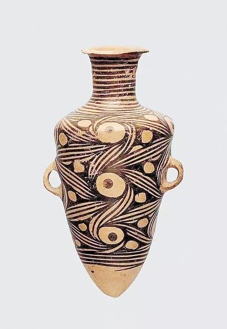 属马家窑文化的涡纹彩陶瓮