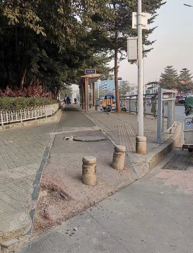 深圳一“瓷娃娃”摔伤后去世 亲友质疑:无障碍通道坡度过大_凤凰网
