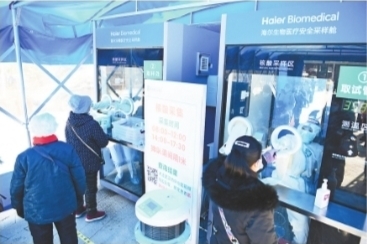 武汉市中心医院（后湖院区）核酸采集处。记者苗剑 摄