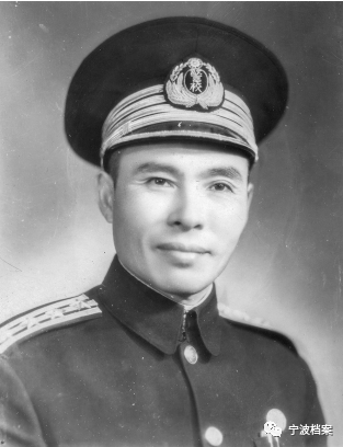 主持中央警校时留影