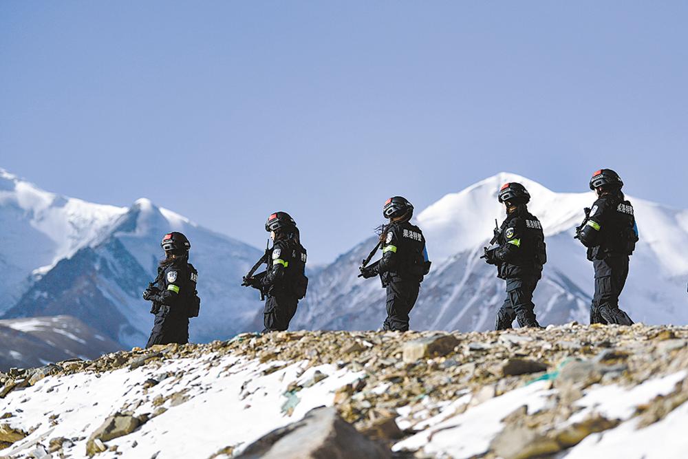 雪域女警的寒冬训练日