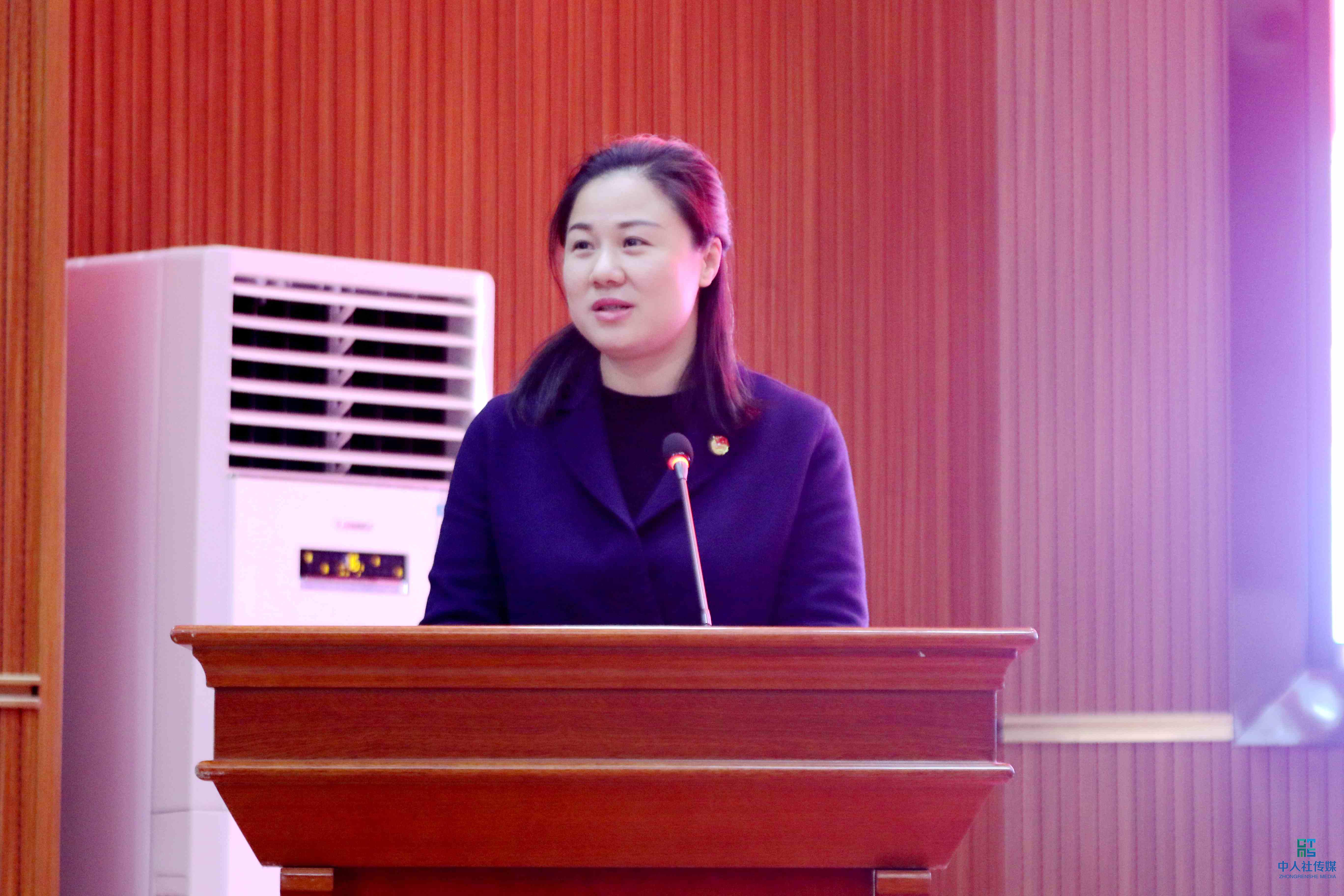 团省委副书记钟娜发表讲话.