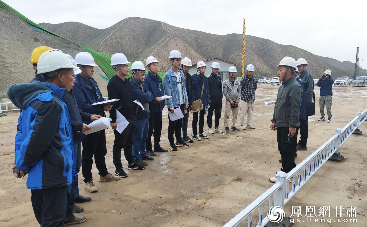 兰张三四线项目不定期召开现场协调调度会，为缔造品质工程提供保障。中铁八局供图