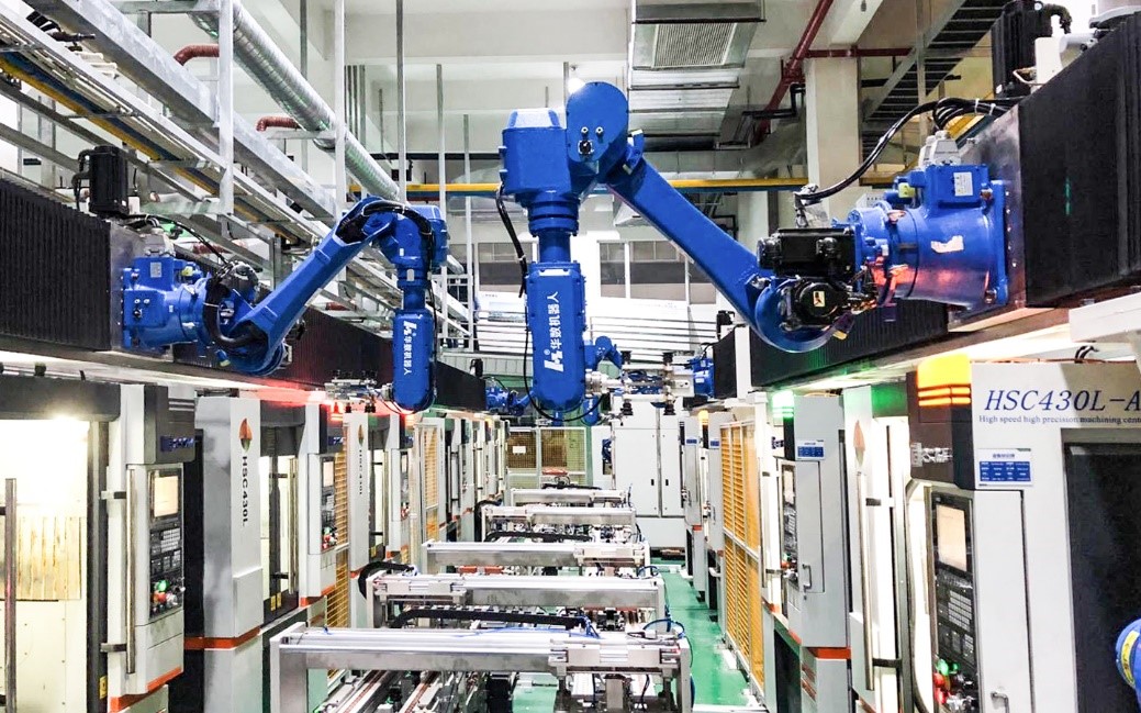 华数机器人自主研发的机器人生产线