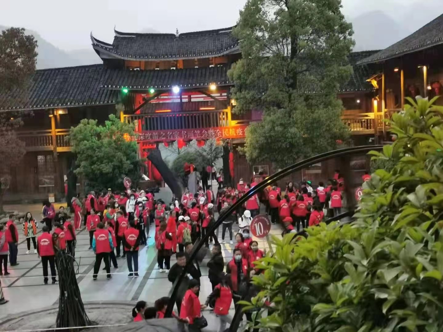 圖為冬日的雪峰山楓香瑤寨.(陳黎明 攝)