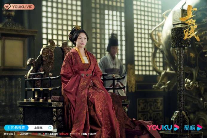 她是琅琊王氏之女,母亲是当今皇上唯一的姊妹,是最受先太后宠爱的晋
