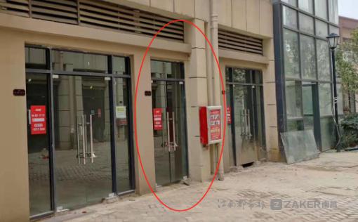 南昌通源新建城：同样价格的店铺 门头却比隔壁“瘦”近一半