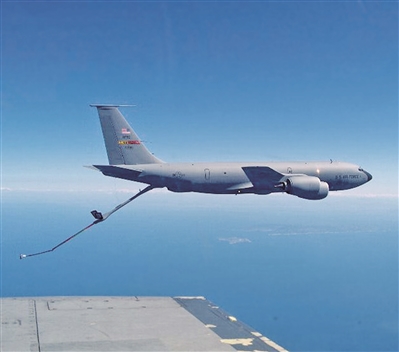 KC-135加油机（伸缩管式）