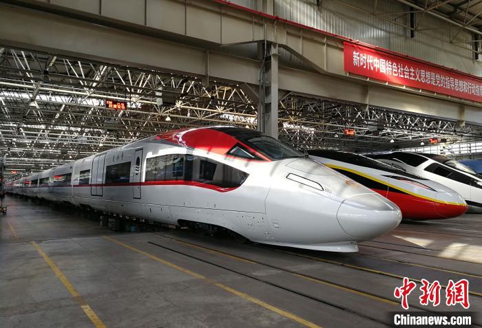 图为时速350公里高速货运动车组。　吴可超 摄