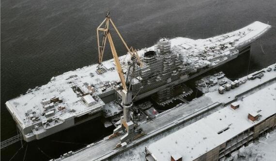 维修还是废弃大雪后的俄航母分外凄凉