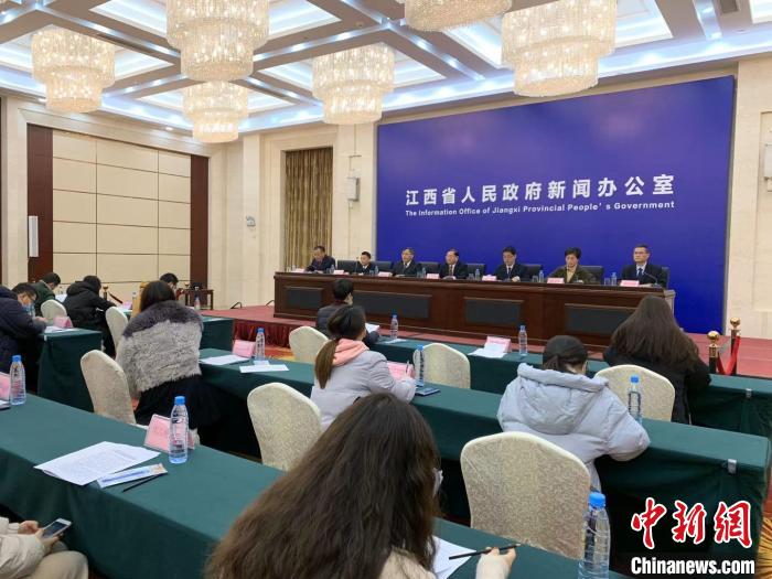 1月20日，江西省统计局召开新闻发布会通报称，2020年江西地区生产总值为25691.5亿元，是2015年的1.5倍。　李韵涵　摄