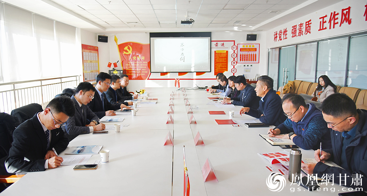 兰州新区商投集团与北京京师律师事务所兰州分所开启高层对话，双方就法律事务进行了座谈交流。兰州新区商投集团供图