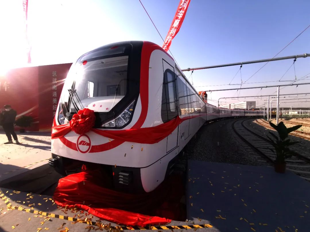 激动人心南通地铁1号线首列车正式亮相